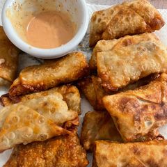 A picture of Cheeseburger Egg Rolls.
