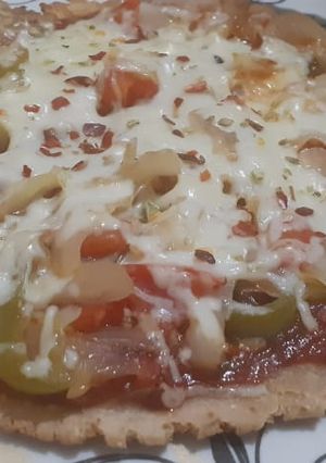 ભાખરી પિઝા (Bhakhri pizza recipe in gujarati) રેસીપી મુખ્ય ફોટો