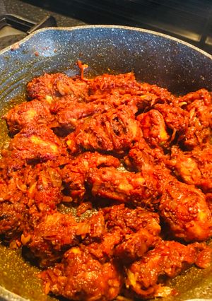 A picture of Spicy naga chicken.