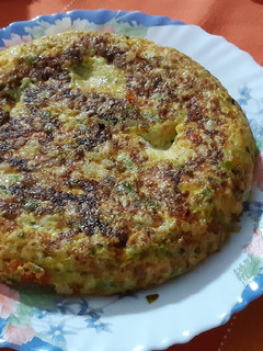 Una foto de Tortilla de champiñones y pimientos