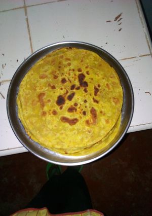 A picture of Chapati and cowpeas.