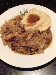 A picture of Braised Pork & Sauerkraut.