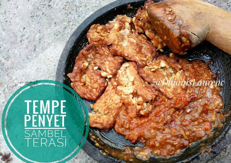 Tempe penyet sambel terasi / sambal trasi