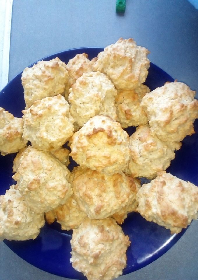 Una foto de Galletitas de avena, miel, manzana y naranja