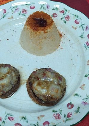 Una foto de Champiñones rellenos con volcán de patata cocida