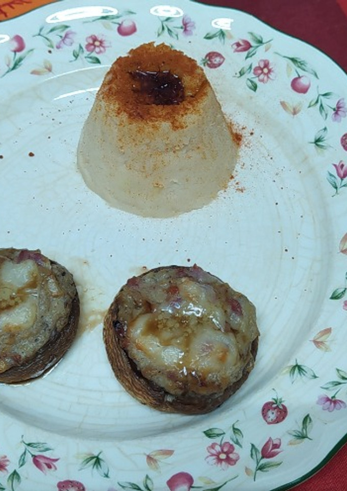 Una foto de Champiñones rellenos con volcán de patata cocida