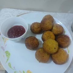 A picture of Chicken cheese 🧀balls.