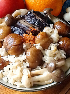 栗子菇菇炊飯(電鍋版) 的食譜成品照片