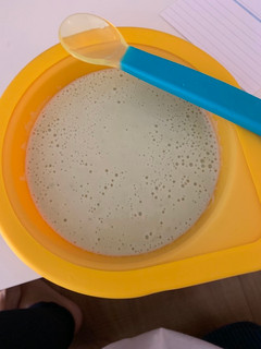Una foto de Papilla de plátano y aguacate