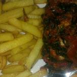 Chips and tomatoes sauce with shrimps and veggiei