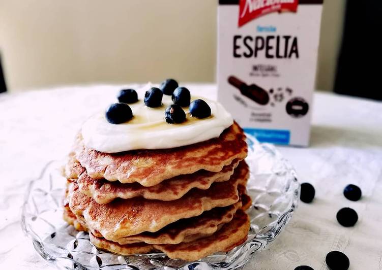 Panquecas de Espelta, limão e mirtilos