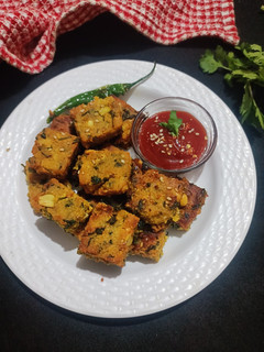 कोथिम्बीर वड़ी (kothimbir vadi recipe in Hindi रेसिपी मुख्य फोटो