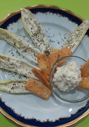 Una foto de Endivias rellenas de crema de queso azul