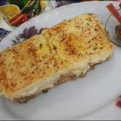 ACHAARI GARLIC BREAD WITH WHITE SAUCE #Cookwithhuma A picture of ACHAARI GARLIC BREAD WITH WHITE SAUCE #Cookwithhuma.