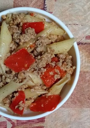 Фото Макароны с фаршем и овощами.