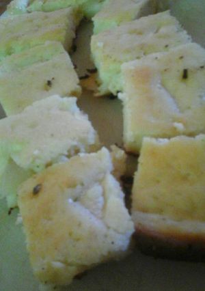 Una foto de Torta de yogur con trozos de manzana! ♡♡