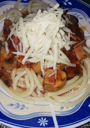 Sonkás-gombás paradicsomos tészta recept fotója