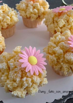 Foto di Tortine mimosa Pan di spagna, bagna all’Alchermes, crema pasticcera al limone