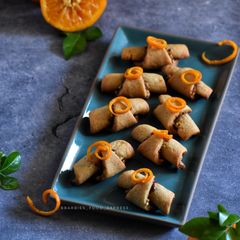 A picture of ORANGE & BERRY NUTTY RUGELACH.