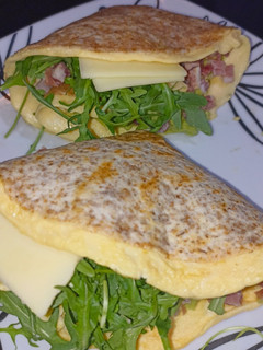 Una foto de Enrollados de queso y jamón