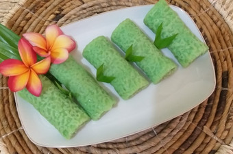 Bagaimana Menyiapkan Dadar Gulung Enak Dan Mudah