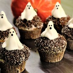 A picture of Halloween Cupcakes| Pumpkin Cupcakes.