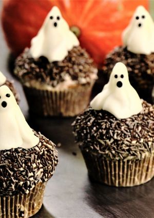 A picture of Halloween Cupcakes| Pumpkin Cupcakes.