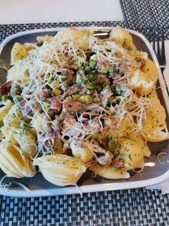 Borsós - gombás - sonkás kagylótészta gluténmentesen recept fotója