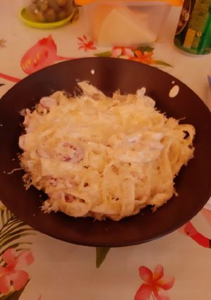 Una foto de Tallarines a la carbonara