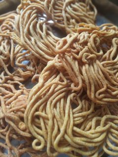 તીખા ગાંઠિયા (Tikha Ganthiya Recipe In Gujarati) રેસીપી મુખ્ય ફોટો