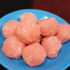 A picture of Coconut Ladoo.