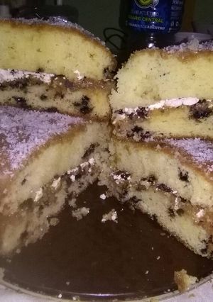 Una foto de Bizcochuelo de crema de leche y decoración improvisada!