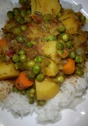 A picture of Spicy Potato Curry with Carrots and Peas.