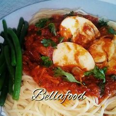A picture of Spaghetti with egg curry and french beans.