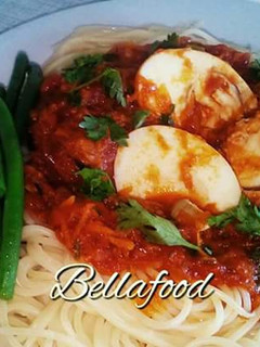 A picture of Spaghetti with egg curry and french beans.