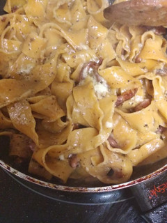 Una foto de Espaguetis con salsa de trufa y bacon