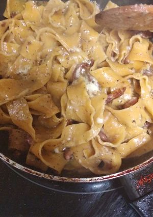 Una foto de Espaguetis con salsa de trufa y bacon