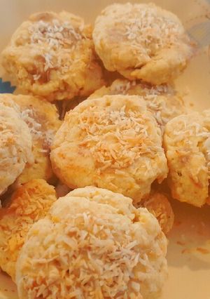 A picture of Shortbread cookies filled with orange zest and coconut. 😀.