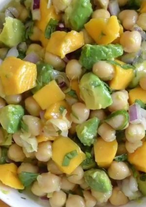 A picture of Chickpea salad.