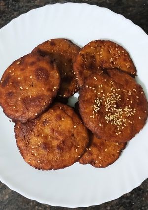 A picture of Traditional Indian Recipe Ariselu (gud pitha).