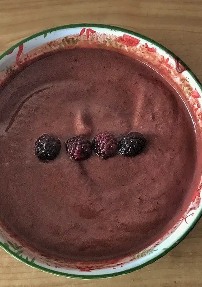 Una foto de Salmorejo de moras