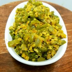 A picture of Snake gourd poriyal fry.