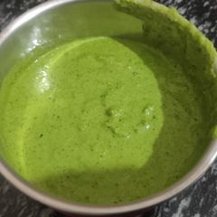 A picture of Green chutney for sandwich.