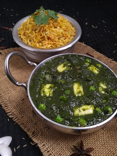 A picture of Cheese matar palak.