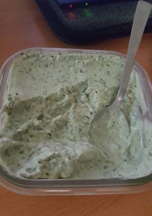 A picture of Cilantro sauce dip.