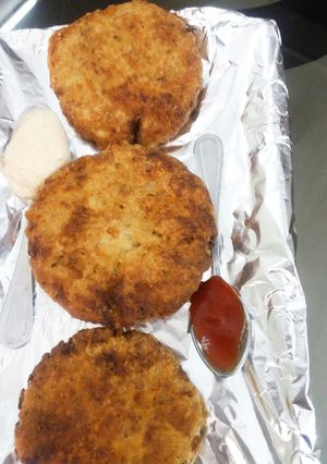 A picture of Poha stuffed tikki.