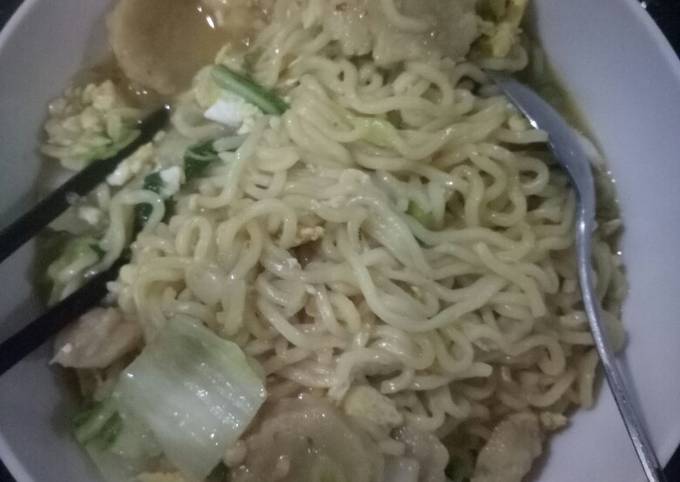 Bagaimana Membuat Mie nyemek Indomie Kari Ayam yang Lezat Sekali