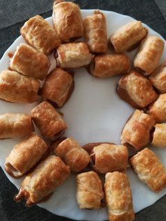 Una foto de Saladitos de mini frankfurts