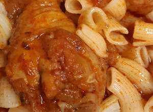 Csirkepörkölt csirkecombból recept fotója