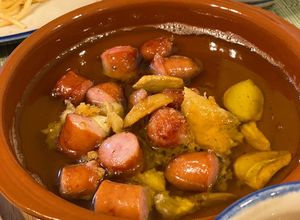 Gambar Spanish cheese, sausage and garlic ajillo 🇪🇸